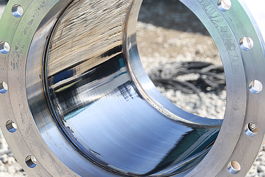 湿気対策として、管内の一部は鏡のように研磨されている