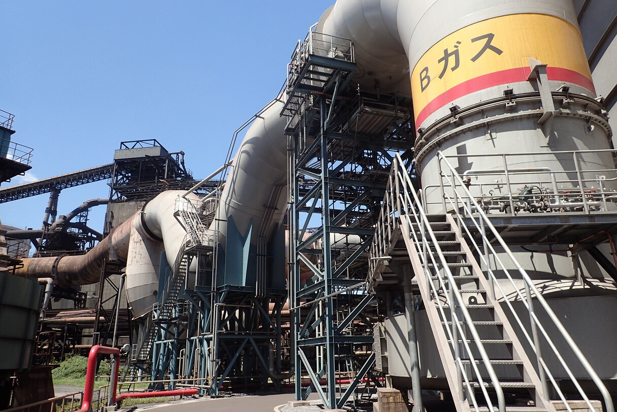 製鉄所内ガスホルダー配管設備